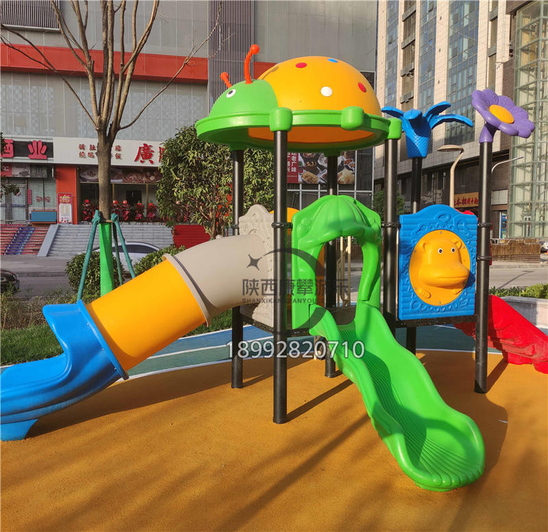 西安南二環(huán)高新二路廣場戶外游樂設(shè)施健身器材案例