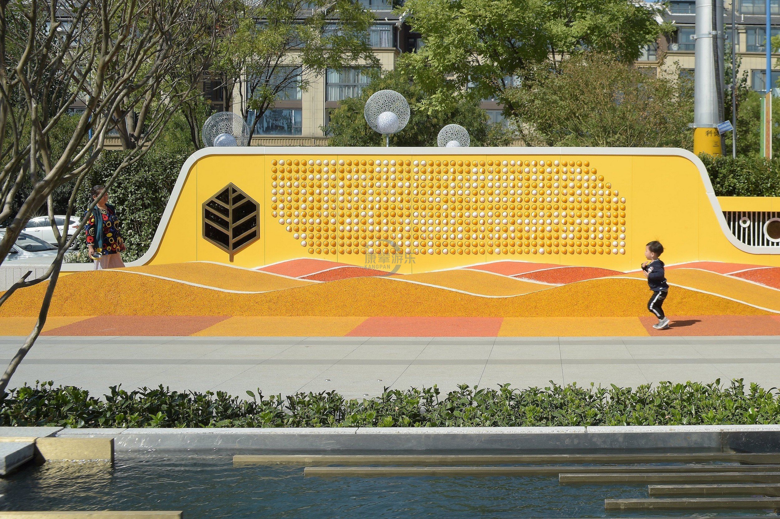 定制大型三維針雕墻黑黃雙色球拼圖墻亞克力球面墻廣告轉(zhuǎn)球互動墻