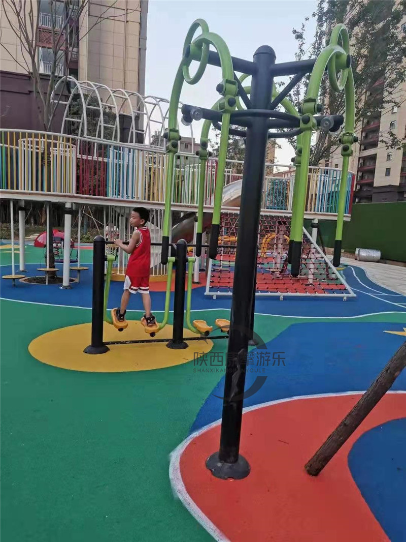 戶外健身器材場地塑膠跑道 戶外健身器材場地塑膠跑道