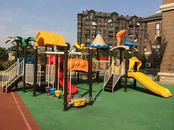 戶外兒童滑梯