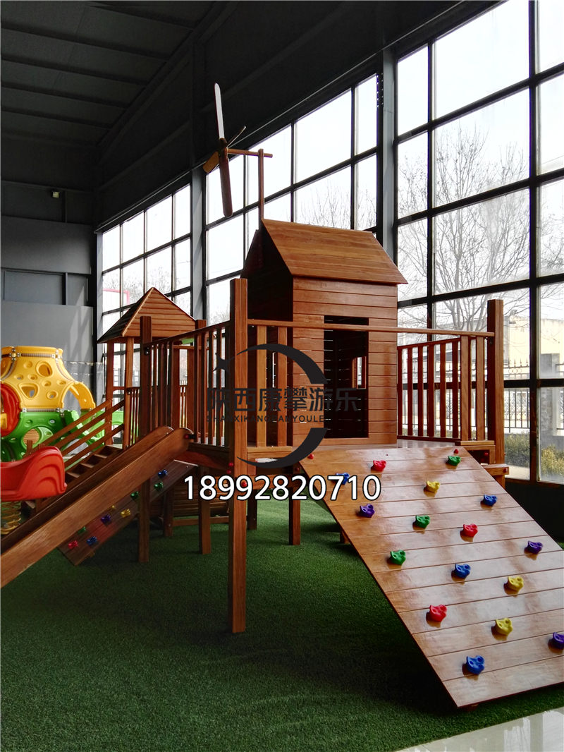 幼兒園木質滑梯