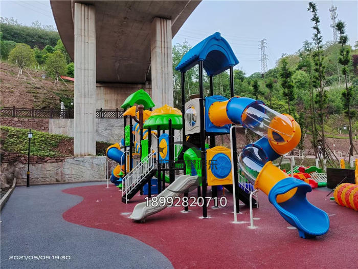 戶外滑梯設(shè)備