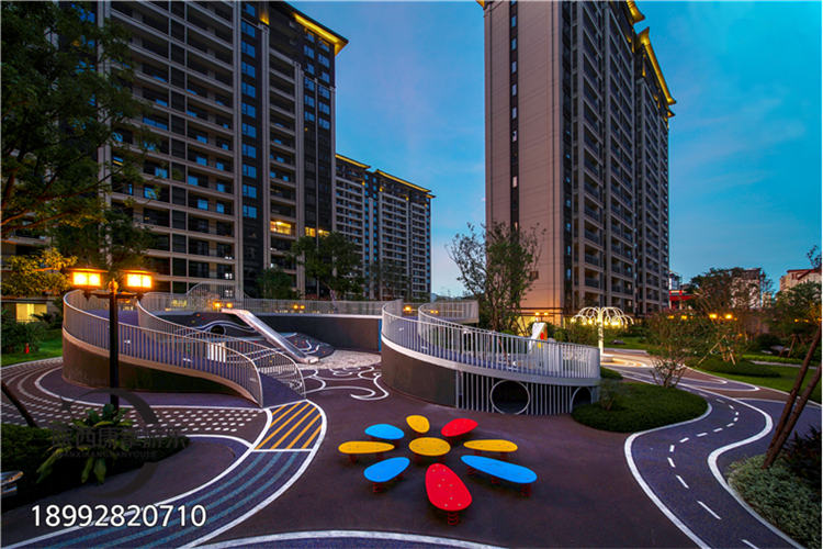 兒童游樂(lè)設(shè)施