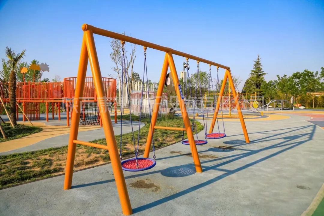 兒童秋千