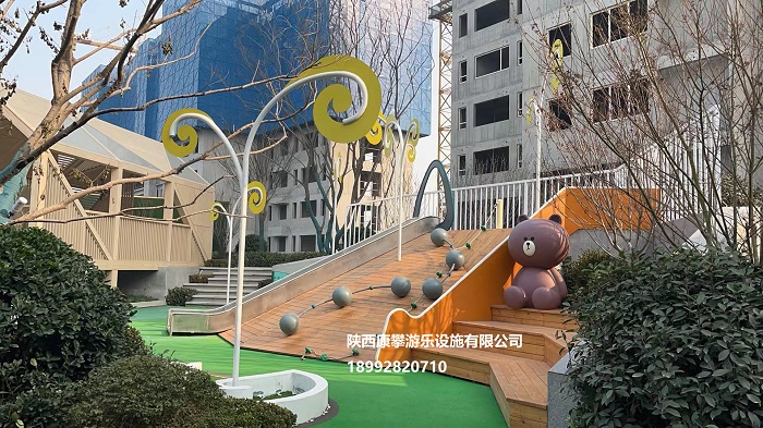 戶外游樂(lè)設(shè)施