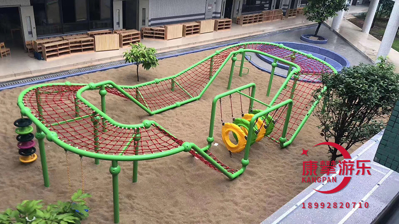 戶外兒童爬網(wǎng)非標(biāo)定制游樂設(shè)備成功案例