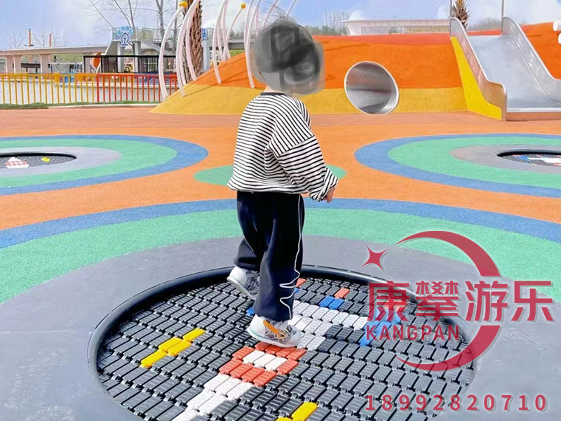 兒童無動(dòng)力游樂設(shè)施地埋蹦床