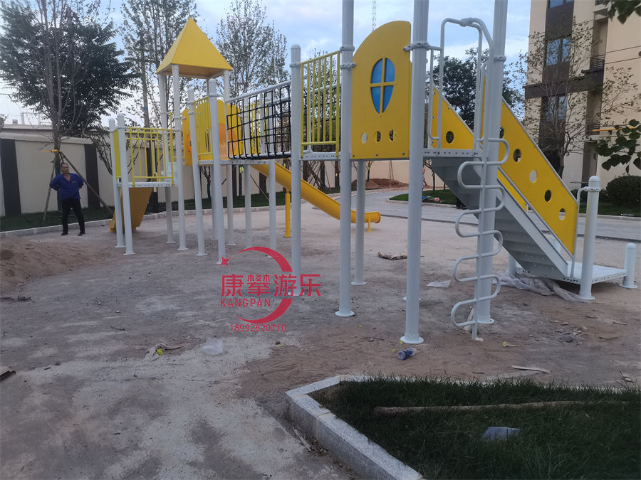 陜西咸陽玖龍灣小區(qū)兒童不銹鋼滑梯 陜西咸陽玖龍灣小區(qū)兒童不銹鋼滑梯