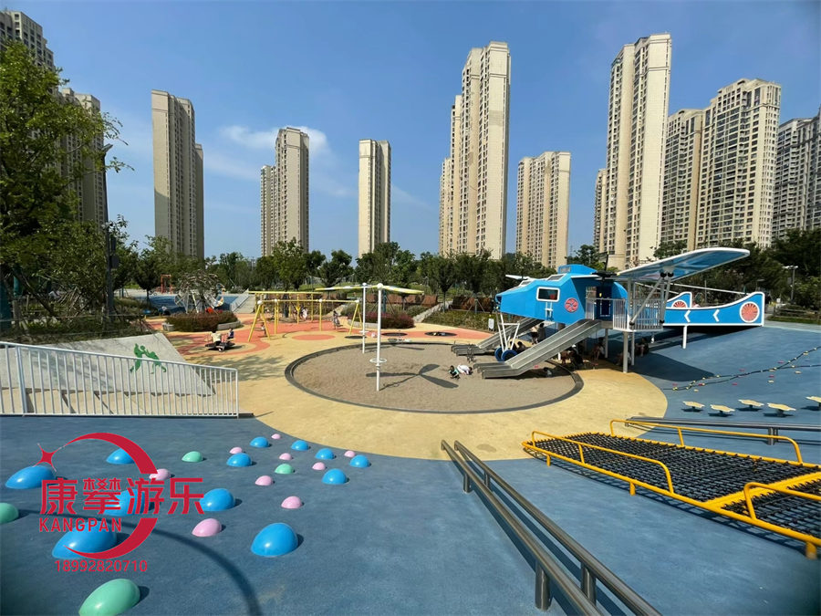 兒童游樂(lè)設(shè)施