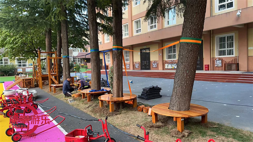 西安鄠邑區(qū)幼兒園木質游樂拓展安裝過程 西安鄠邑區(qū)幼兒園木質游樂拓展安裝過程