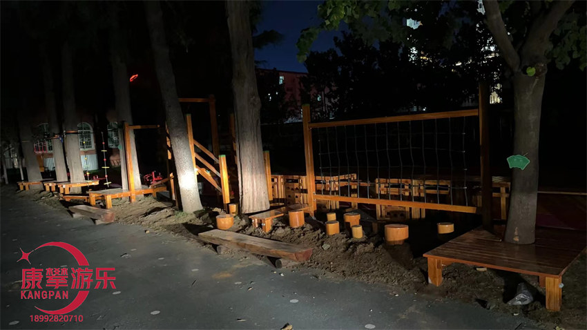 西安鄠邑區(qū)幼兒園木質游樂拓展安裝案例 西安鄠邑區(qū)幼兒園木質游樂拓展安裝案例