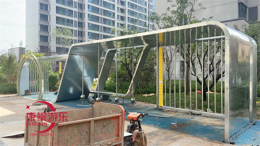 西安藍田縣翻轉(zhuǎn)墻安裝過程 西安藍田縣翻轉(zhuǎn)墻安裝過程